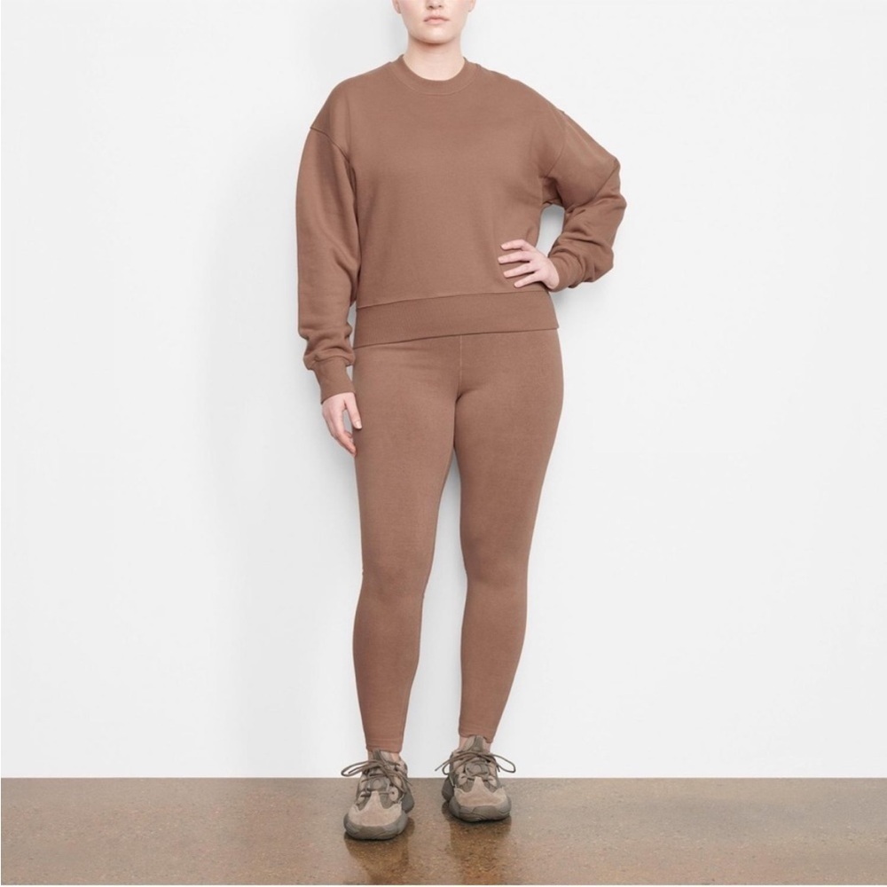 SKIMS Pullover Crewneck Sweatshirt - Picture 2 of 8